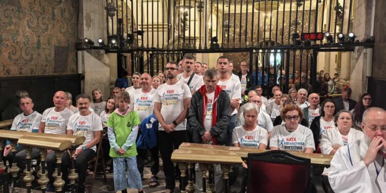 Tarnobrzeg: W słońcu, upale i w strugach deszczu dobiegli do Częstochowy