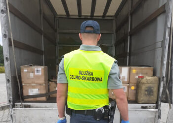 Region: Podkarpacka KAS przechwyciła transport nielegalnych e-papierosów