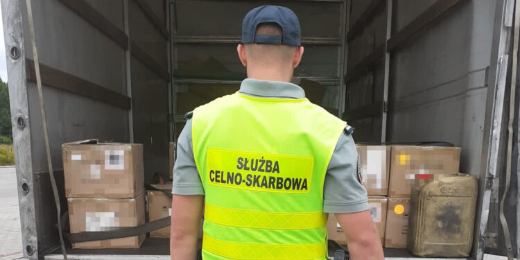 Region: Podkarpacka KAS przechwyciła transport nielegalnych e-papierosów