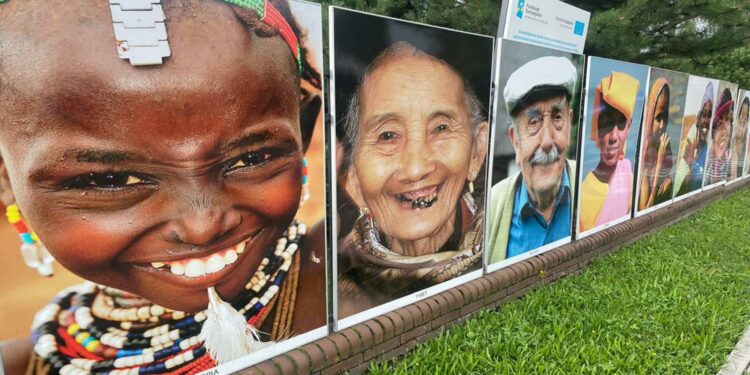 Tarnobrzeg: Uśmiechy z całego świata. Wystawa i konkurs