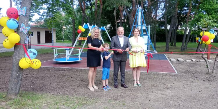 Stalowa Wola: Polonia ufundowała plac zabaw dla dzieci z domu dziecka