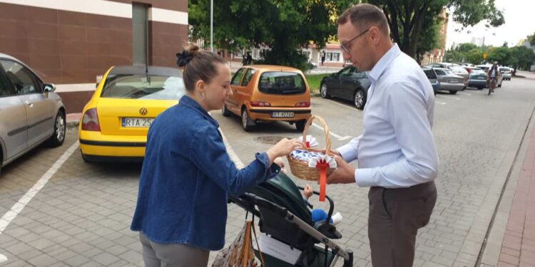Tarnobrzeg: Kwiat Lnu w hołdzie ofiarom zbrodni na Kresach