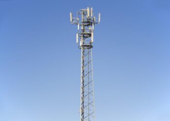 Sandomierz. Nowy maszt? Mieszkańcy i ratusz jednogłośni: „Nie chcemy go tutaj!”