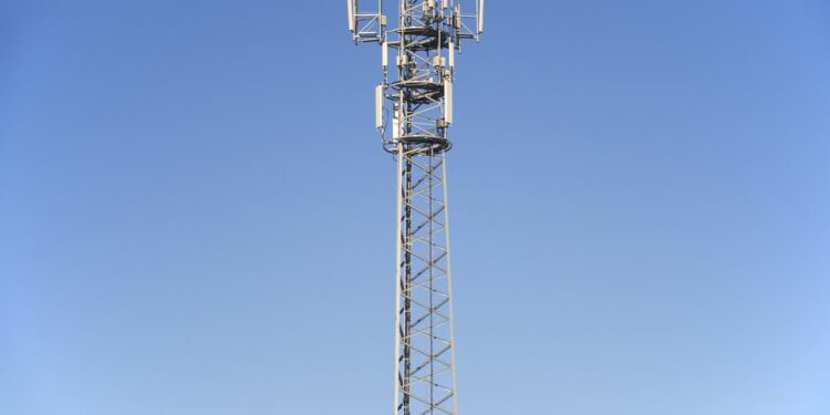 Sandomierz. Nowy maszt? Mieszkańcy i ratusz jednogłośni: „Nie chcemy go tutaj!”