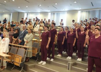 Tarnobrzeg: Czepki pielęgniarskie dla 49 absolwentów PANS