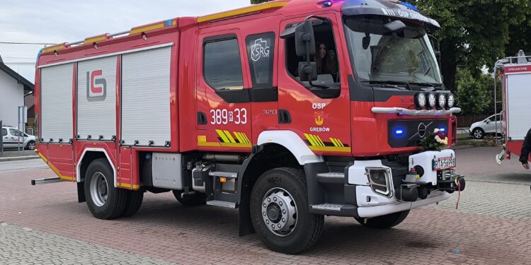 Grębów. Strażacy ochotnicy mają nowy samochód