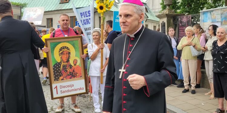 Sandomierz: „Do Matki Nadziei” – bp Krzysztof Nitkiewicz o pielgrzymowaniu