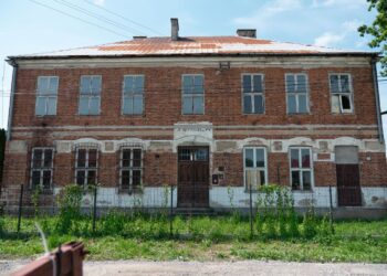 Przecław: Co dalej z budynkiem starej szkoły w Tuszymie?