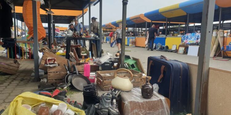 Tarnobrzeg: Pchli targ znów przyciągnął tłumy