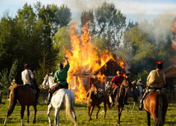 Dębica: Ułan nadziei w Dębicy. Widowisko historyczne upamiętniające Tadeusza Komorowskiego