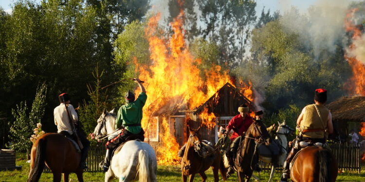 Dębica: Ułan nadziei w Dębicy. Widowisko historyczne upamiętniające Tadeusza Komorowskiego