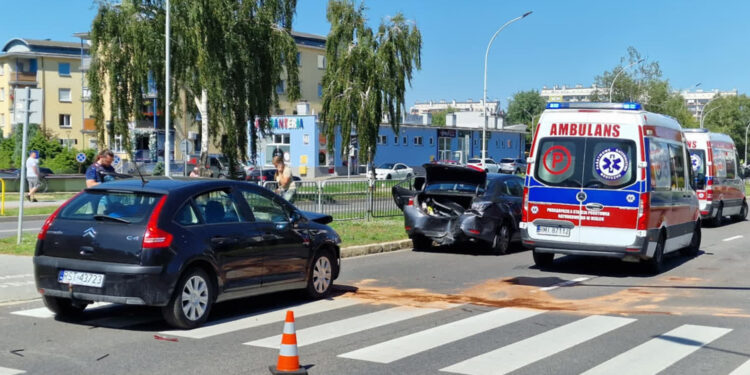 Stalowa Wola: Zderzenie przed przejściem dla pieszych na Alejach