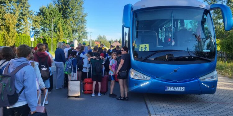 Tarnobrzeg. Młodzi strażacy ochotnicy pojehcali na obóz