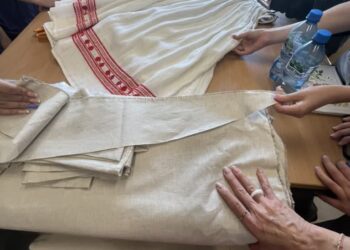 Połaniec: Młodzież tworzy strój ludowy