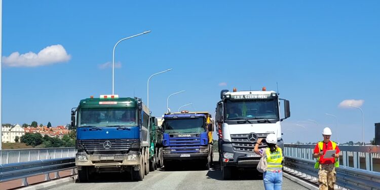 Sandomierz: Nowy most przeszedł próbne obciążenie