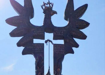 Pomnik Rzezi Wołyńskiej w Domostawie zdewastowany!