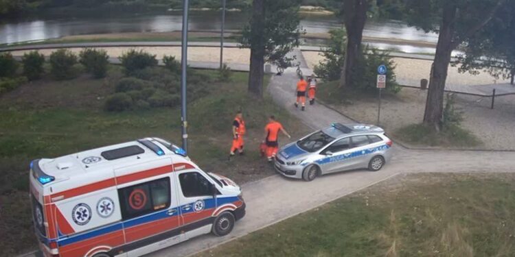 Stalowa Wola: Dwoje 11-latków spacerowało środkiem Sanu