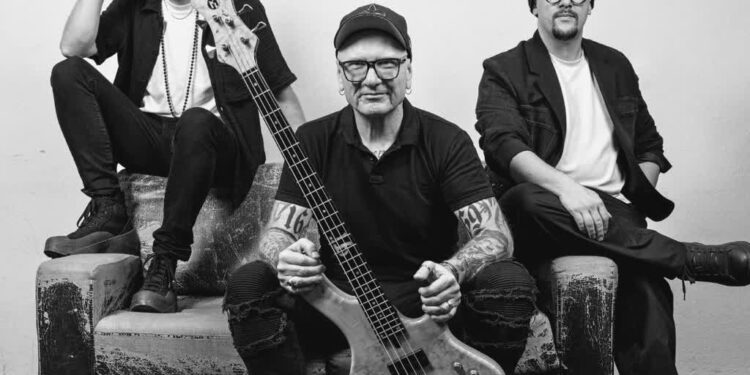 Stalowa Wola: Dziś ostatnie granie przy fontannie z Wojtkiem Pilichowskim i Gloria Artis