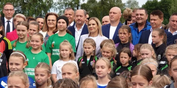 Tarnobrzeg: Piłkarskie emocje w kobiecym wydaniu. Gościem Pierwsza Dama