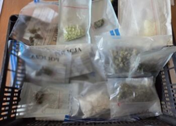 Dębica: Narkotyki i nielegalna broń w mieszkaniu 33-latka