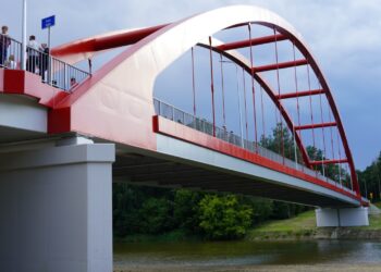 Nowy most na Sanie w Bielinach już otwarty! Na przeprawie odtańczono poloneza