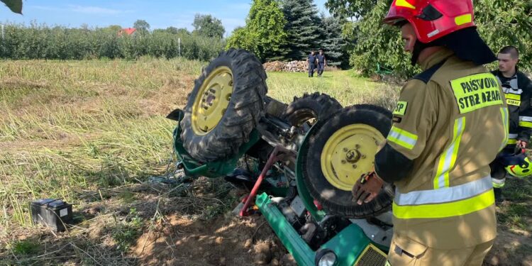 Klimontów: W Nowej Wsi ciągnik przygniótł kierowcę