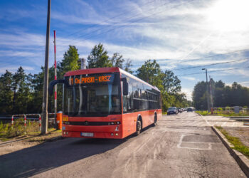 Stalowa Wola: Remont przejazdu na Sosnowej – utrudnienia w ruchu i zmiany kursowaniu autobusów