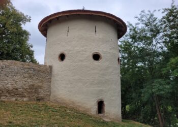 Nowe Kichary: Zabytkowa baszta odzyskuje świetność