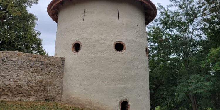 Nowe Kichary: Zabytkowa baszta odzyskuje świetność