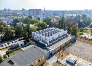 Stalowa Wola: Uczniowie SP nr 7. mogą już korzystać z nowej hali sportowej