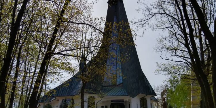 Nowa Dęba. Koncert z okazji jubileuszu parafii Podwyższenia Krzyża Świętego