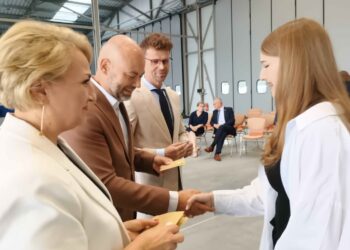 Mielec: Oficjalnie- wystartowała klasa lotnicza w V LO!