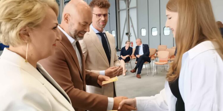 Mielec: Oficjalnie- wystartowała klasa lotnicza w V LO!