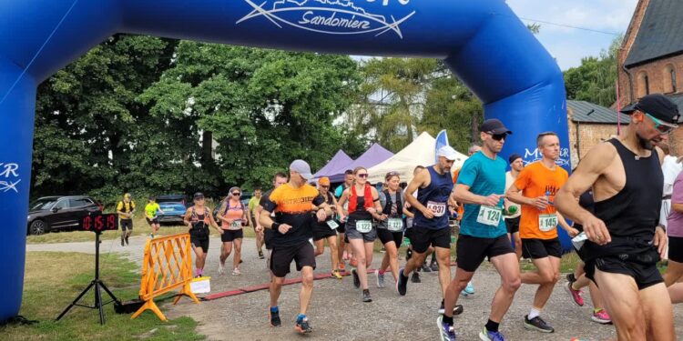 Sandomierz: Po raz piąty pobiegli wśród sadów i plantacji winorośli