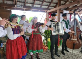 Zawichost: Smaki, dźwięki i zapachy kusiły mieszkańców mimo deszczowej pogody