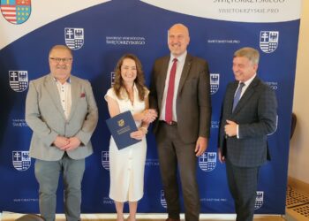 Sandomierz: Pierwsze samorządy podpisały umowy o dofinansowaniu dróg dojazdowych do pól