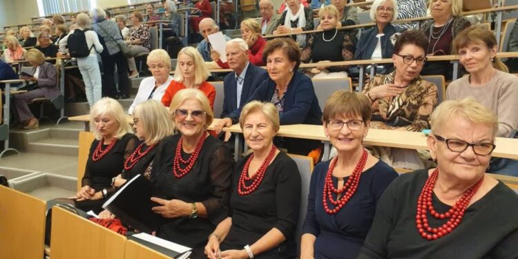 Tarnobrzeg: Nowy rok akademicki Uniwersytetu III Wieku rozpoczęty [zdjęcia]