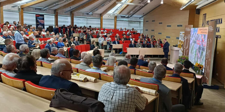 Stalowa Wola: Za nami X Forum Pszczelarskie i kiermasz miodów