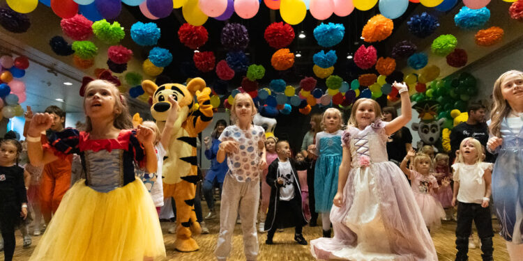 Pacanów: 16. Zjazd Postaci Bajkowych