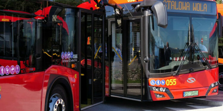 Stalowa Wola: Kolejnych pięć nowych autobusów elektrycznych wyjechało na ulice miasta