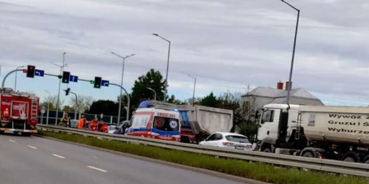 Stalowa Wola: Kierowca samochodu ciężarowego zasłabł na skrzyżowaniu