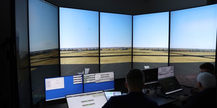 Mielec: Studenci z Politechniki Rzeszowskiej będą szkolić się na mieleckim lotnisku