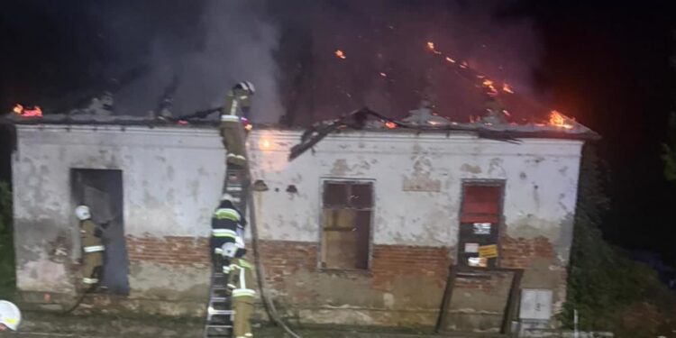 Koprzywnica. Pożar pustostanu