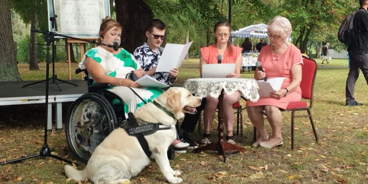 Tarnobrzeg: Czytali pod lipami [zdjęcia]