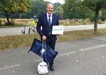 Tarnobrzeg: WORD wspiera szkoły. Defibrylator i fantom dla młodzieży z „Górnika”