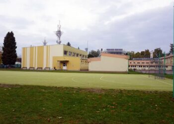 Mielec: Hala sportowa  przy Szkole Podstawowej nr 6 w Mielcu  musi  jeszcze poczekać