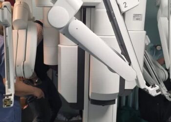 Sandomierz: Nowy rozdział w rozwoju szpitala – robot chirurgiczny da Vinci dotarł do lecznicy