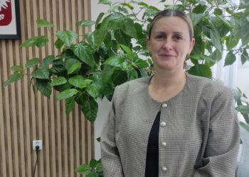 Mielec: Upamiętnią  wyjątkową tablicą pamięć dyrektora