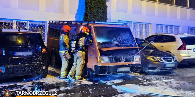 Tarnobrzeg: Pożar busa na osiedlu Serbinów