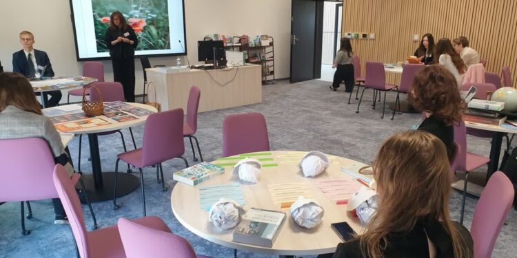 Tarnobrzeg: Absolwenci z dyplomem i dobrze płatną pracą